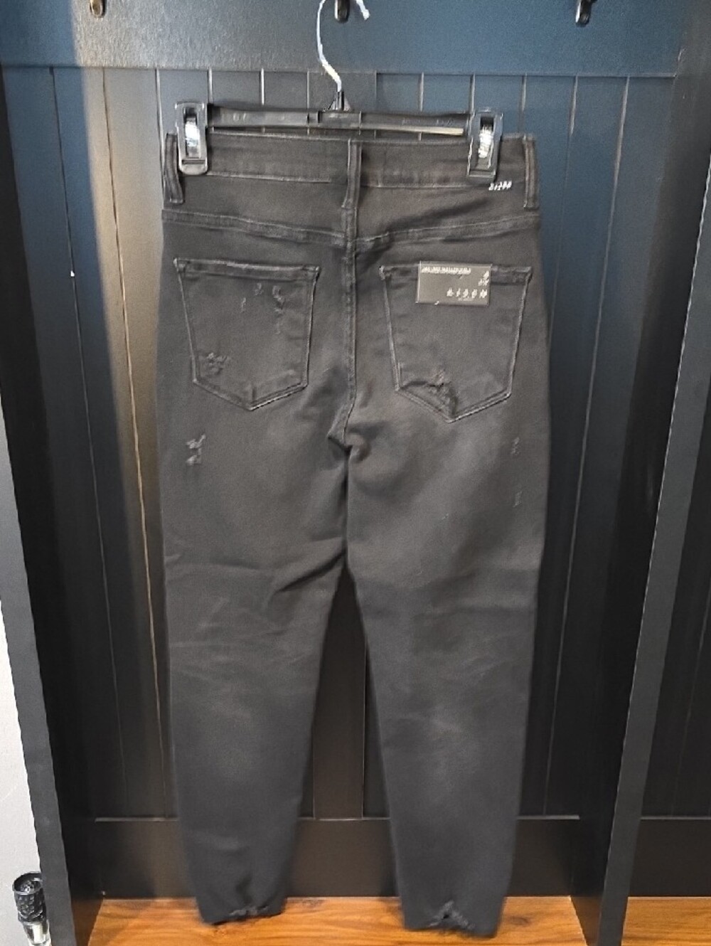 NWT womens Risen Tapered Leg Jeans - Picture 3 of 4